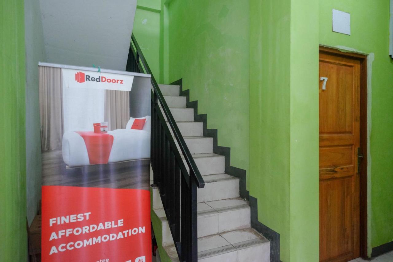Reddoorz Near Politeknik Manado Hotel Exterior photo